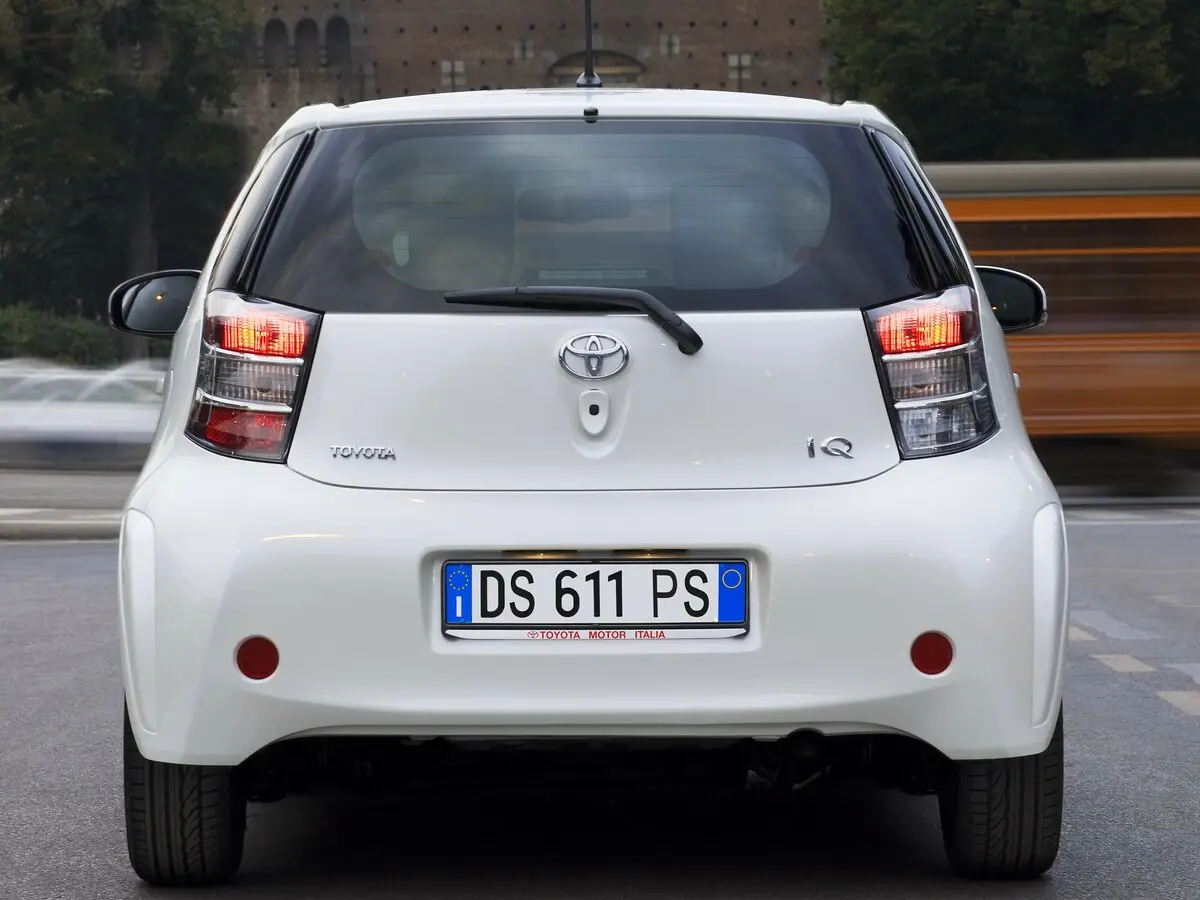 Toyota iQ 2008 – 2015 Хэтчбек 3 дв. — сүрөт 4