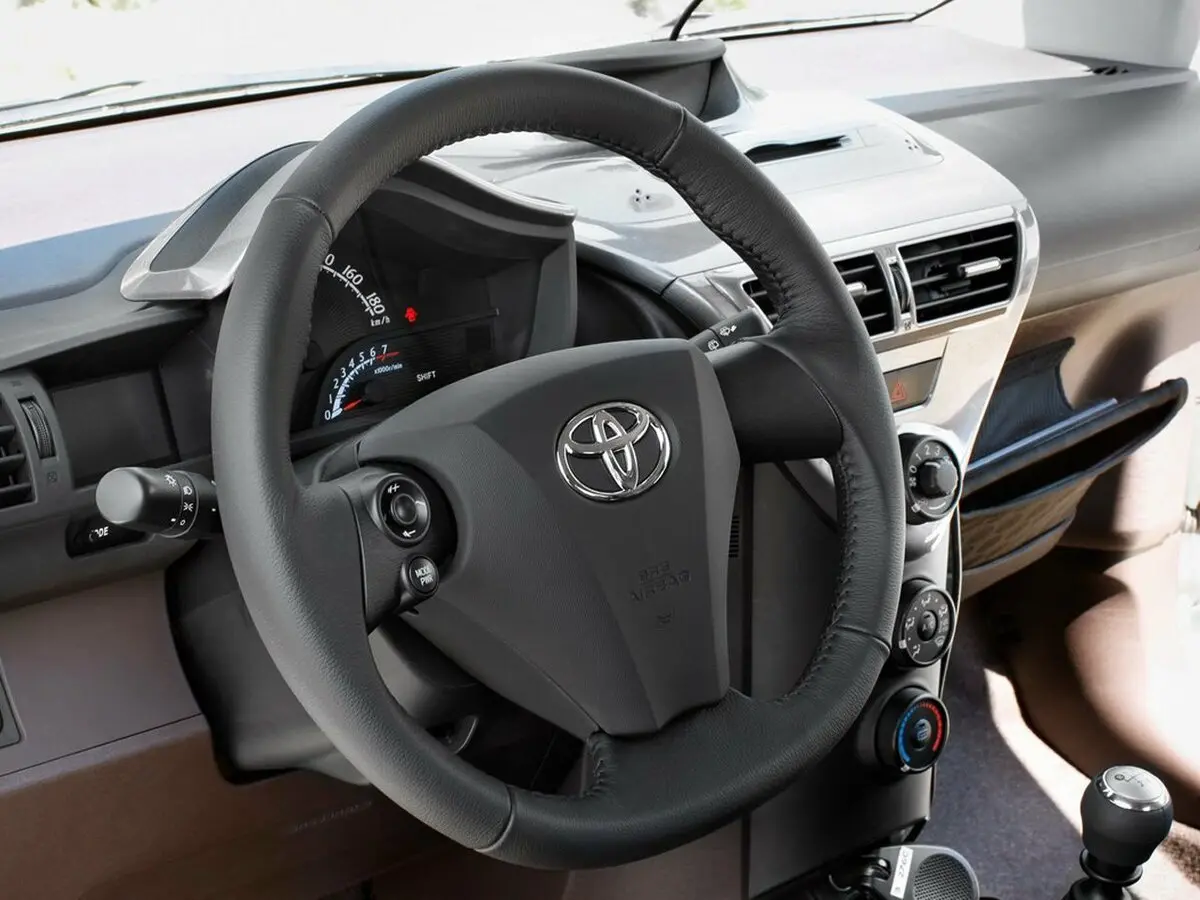 Toyota iQ 2008 – 2015 Хэтчбек 3 дв. — сүрөт 9