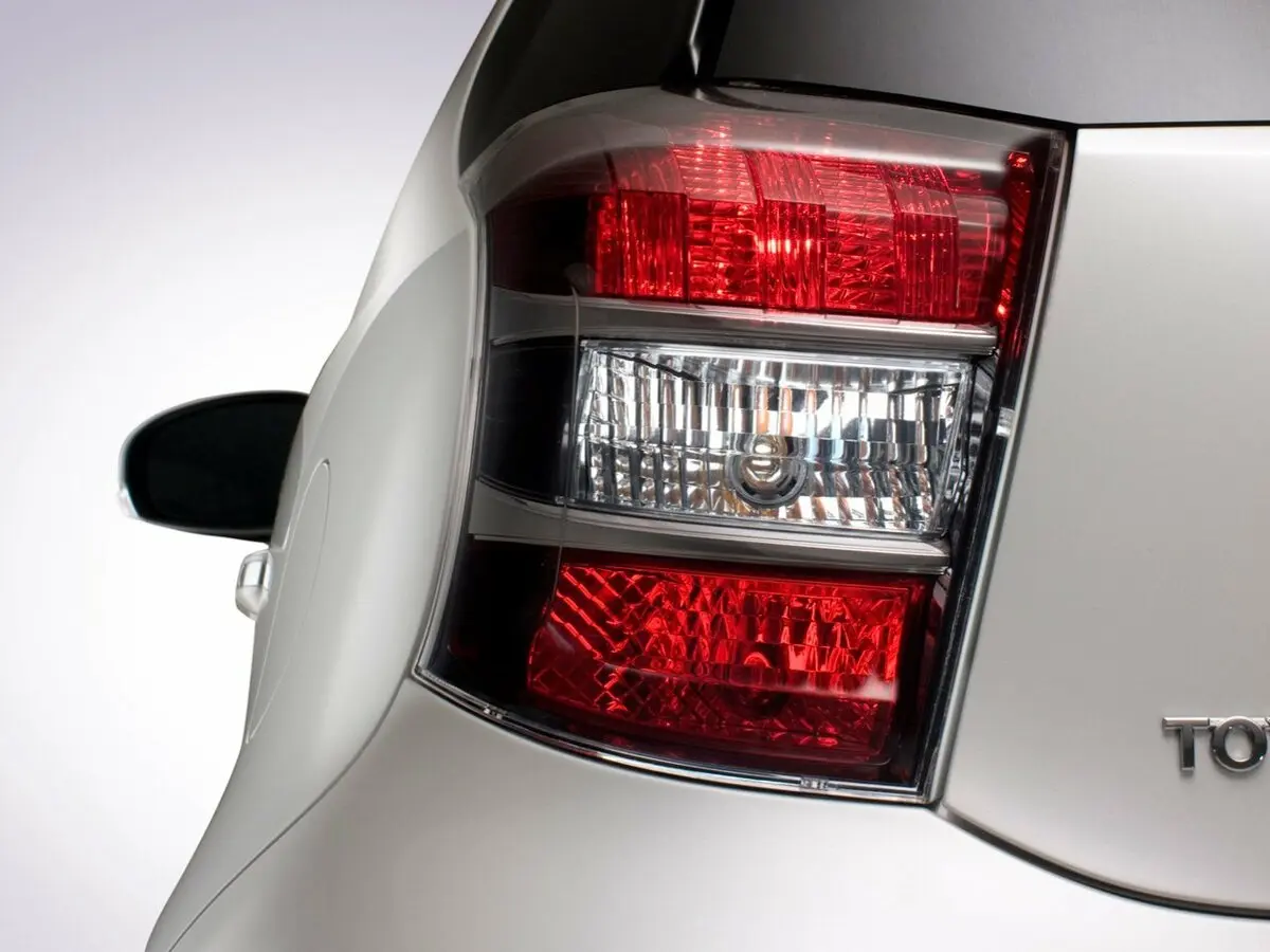 Toyota iQ 2008 – 2015 Хэтчбек 3 дв. — сүрөт 15