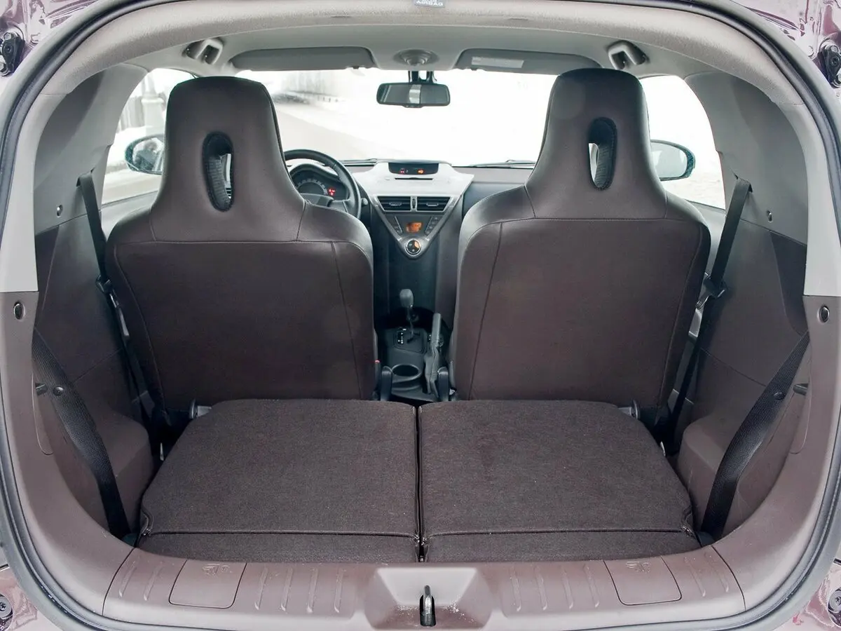 Toyota iQ 2008 – 2015 Хэтчбек 3 дв. — сүрөт 16