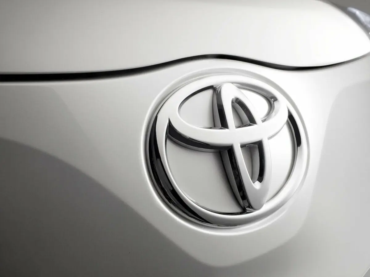 Toyota iQ 2008 – 2015 Хэтчбек 3 дв. — сүрөт 17