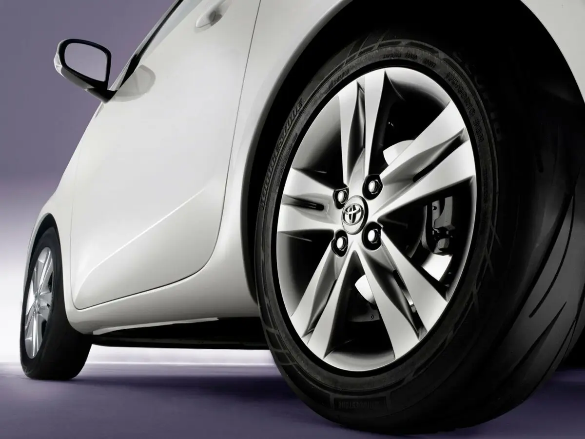 Toyota iQ 2008 – 2015 Хэтчбек 3 дв. — сүрөт 18