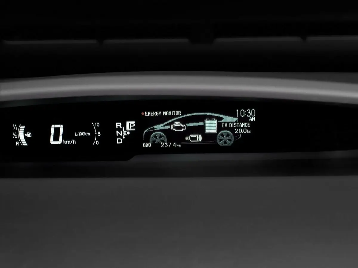 Toyota Prius III (XW30) Лифтбек — фото 9