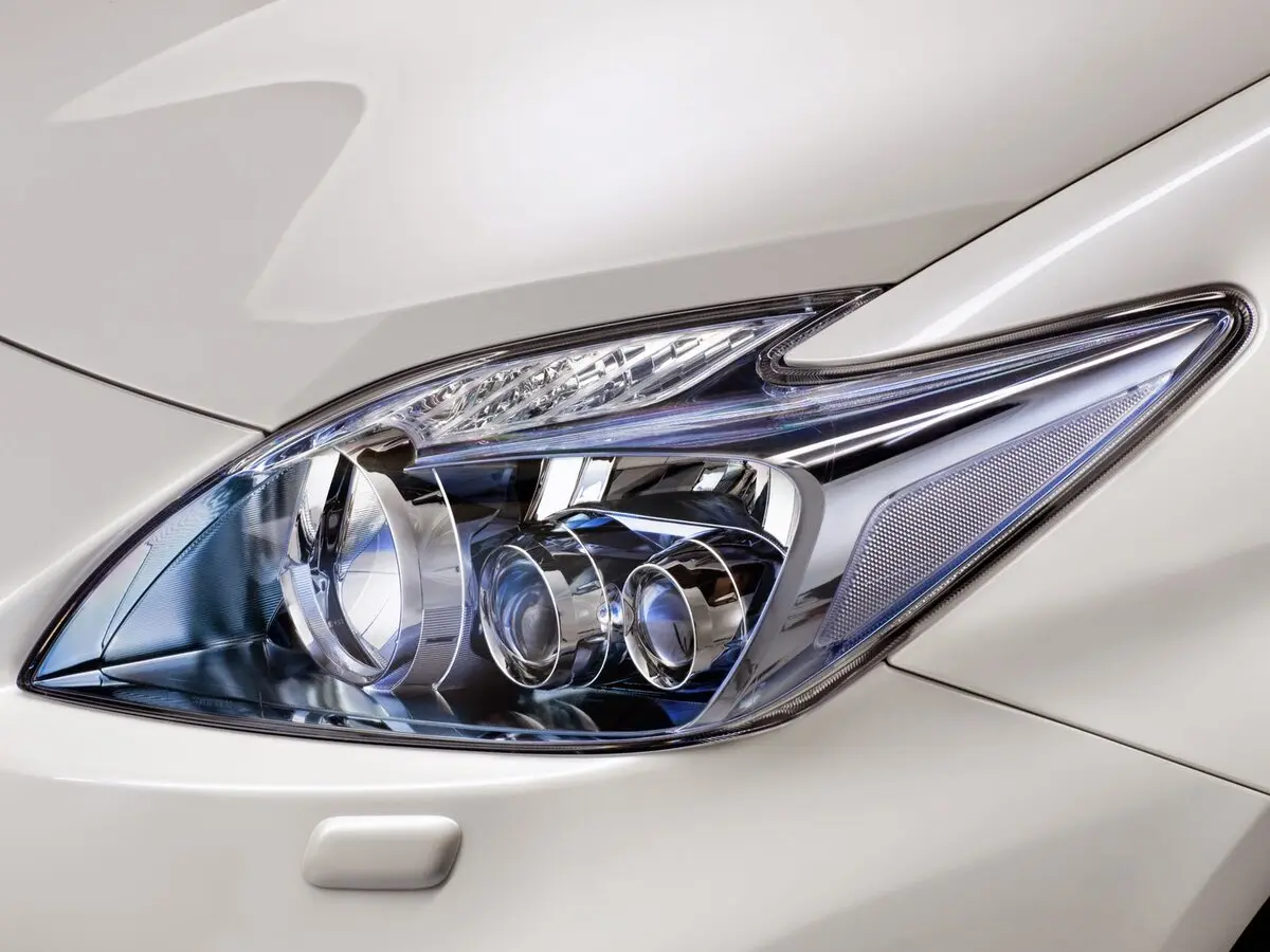 Toyota Prius III (XW30) Лифтбек — фото 15