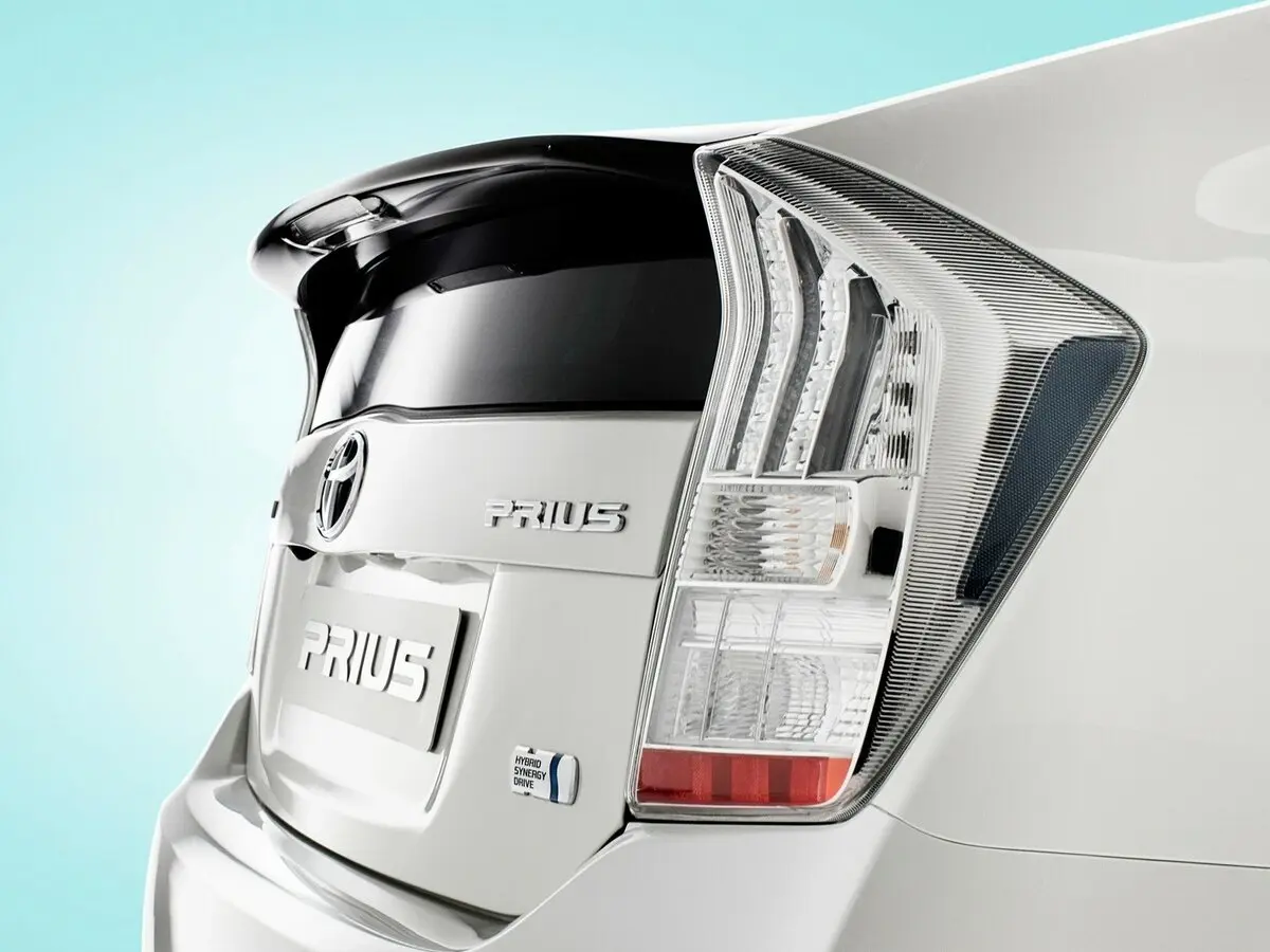 Toyota Prius III (XW30) Лифтбек — фото 16