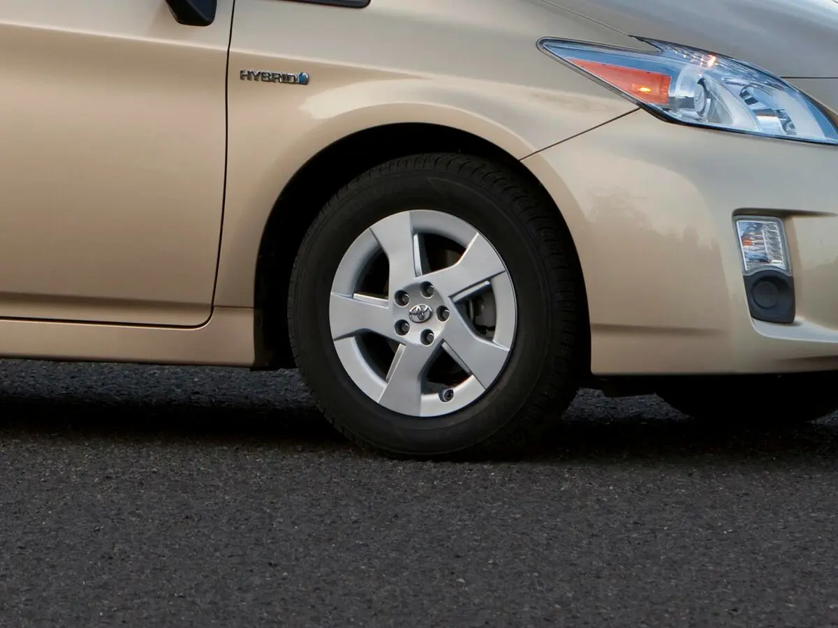 Toyota Prius III (XW30) Лифтбек — фото 19