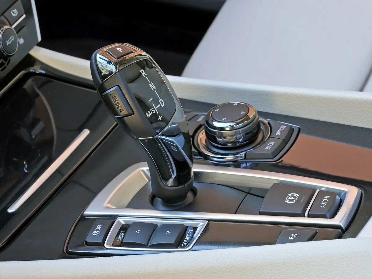 BMW 5 серии VI (F10/F11/F07) Лифтбек Gran Turismo — фото 14