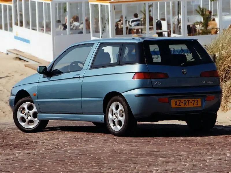 Alfa Romeo 145 I Рестайлинг Хэтчбек 3 дв. — 照片 5