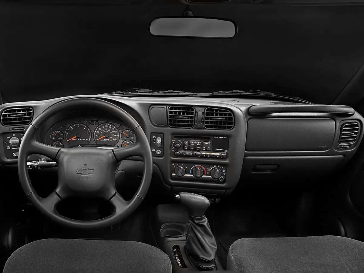 Chevrolet Blazer II Рестайлинг Внедорожник 3 дв. — photo 3
