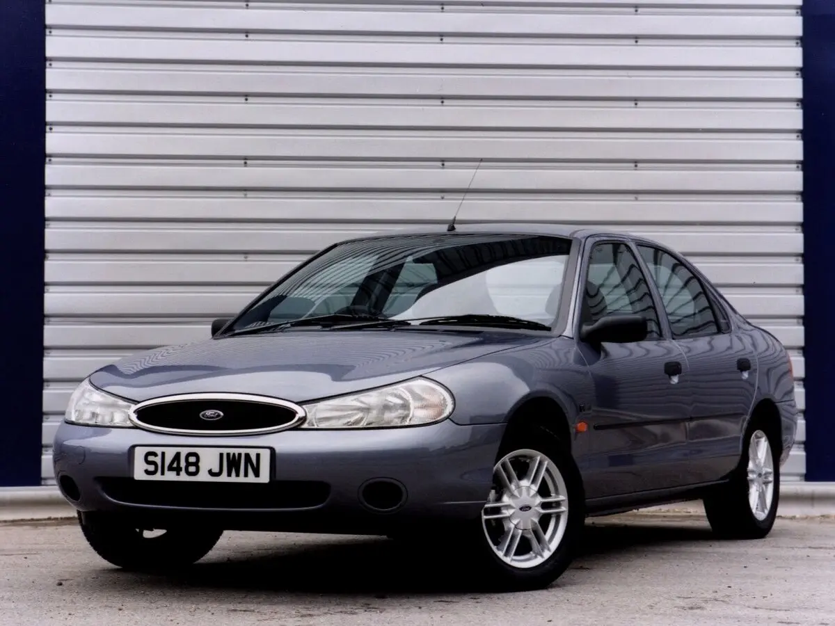 Ford Mondeo II Лифтбек — фото 2