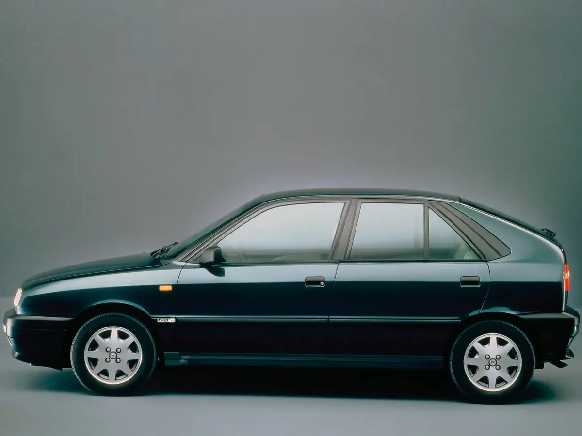 Lancia Delta II (836) Хэтчбек 5 дв. — photo 2