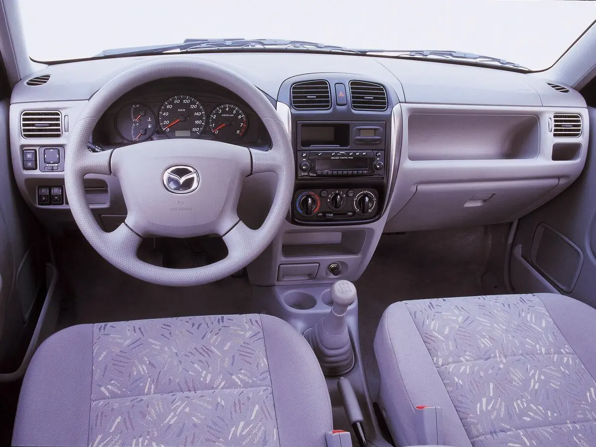 Mazda Demio I (DW) Хэтчбек 5 дв. — фото 5