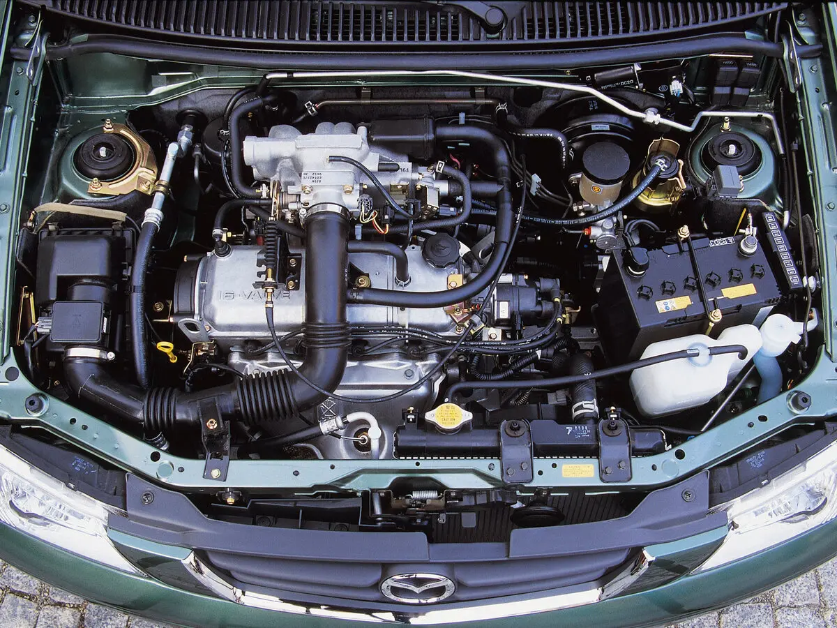 Mazda Demio I (DW) Хэтчбек 5 дв. — фото 8
