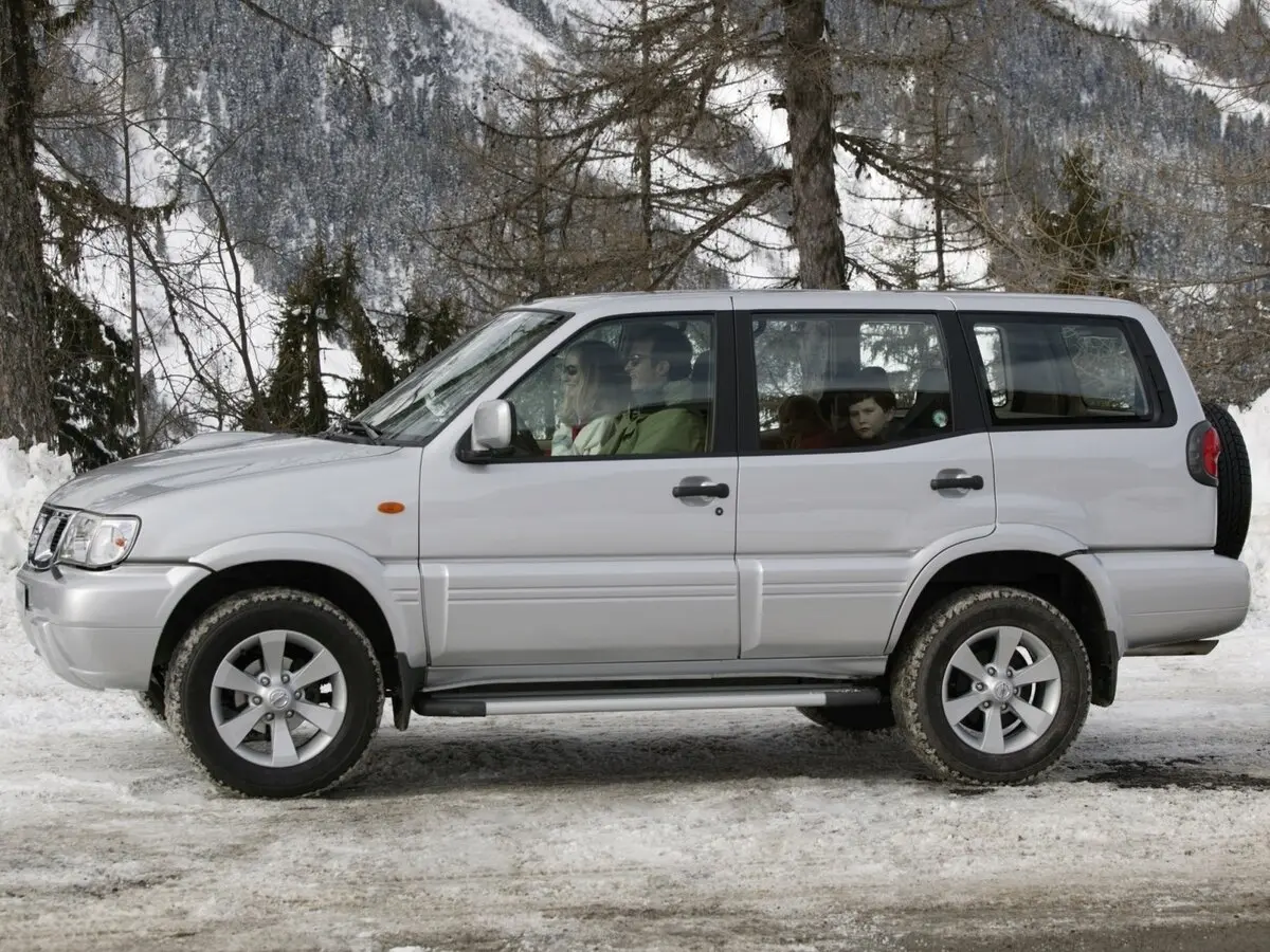 Nissan Terrano II Рестайлинг 2 Внедорожник 5 дв. — photo 2