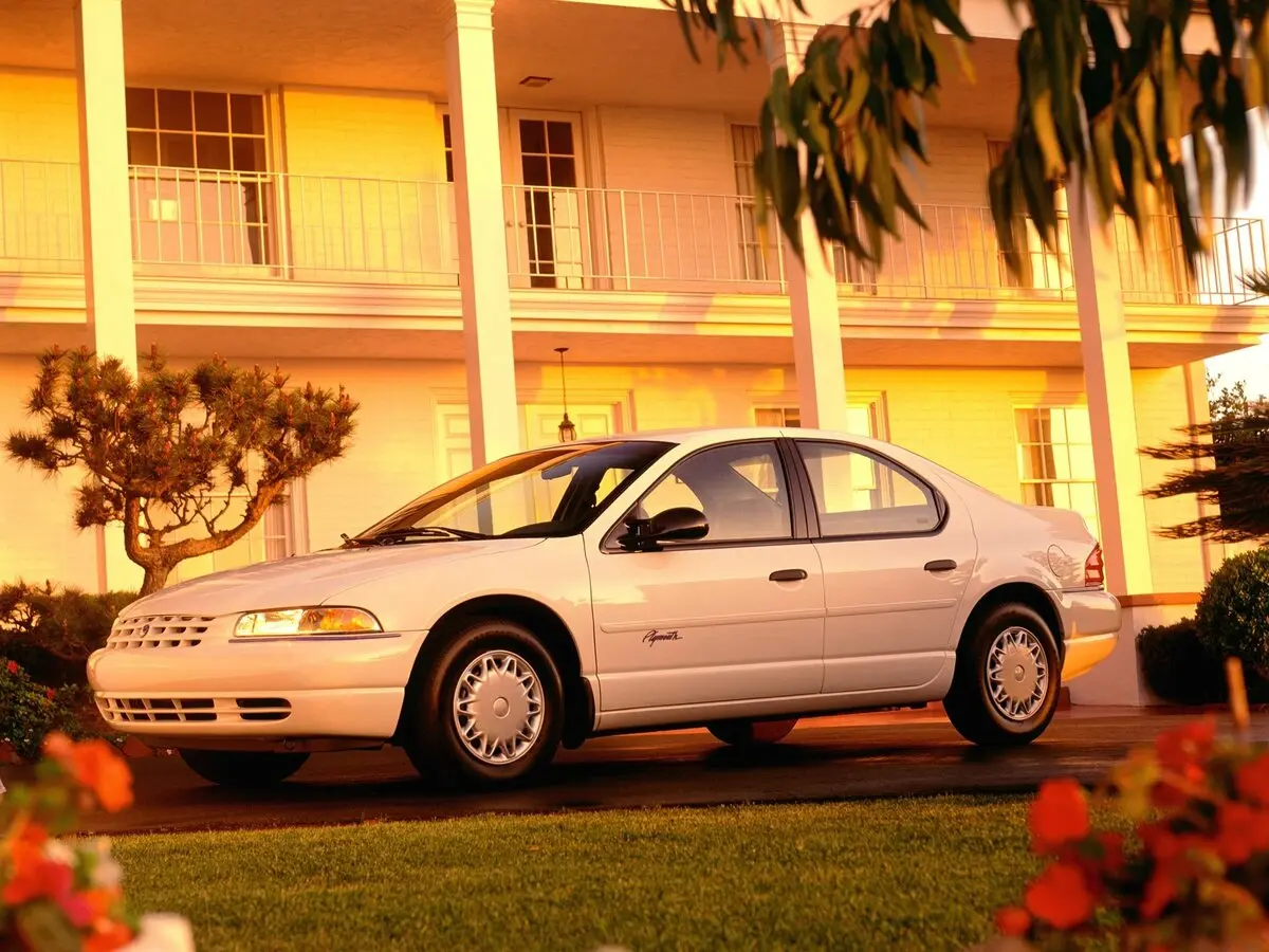 Plymouth Breeze 1995 – 2000 Седан — 照片 2
