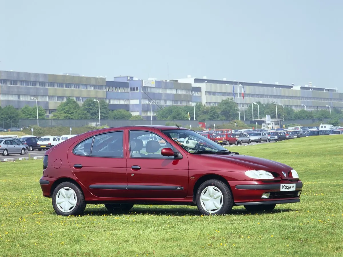 Renault Megane I Хэтчбек 5 дв. — 照片 2