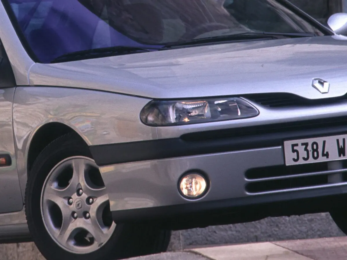 Renault Laguna I Лифтбек — сүрөт 8
