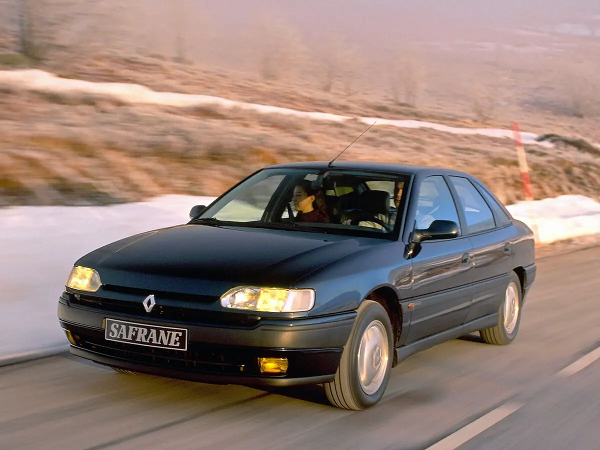 Renault Safrane I Лифтбек — 照片 2