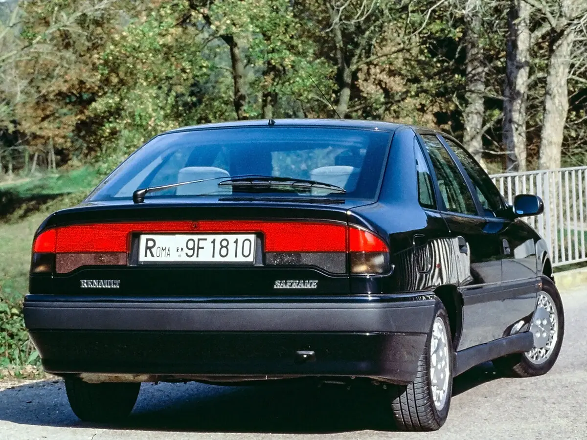 Renault Safrane I Лифтбек — 照片 5