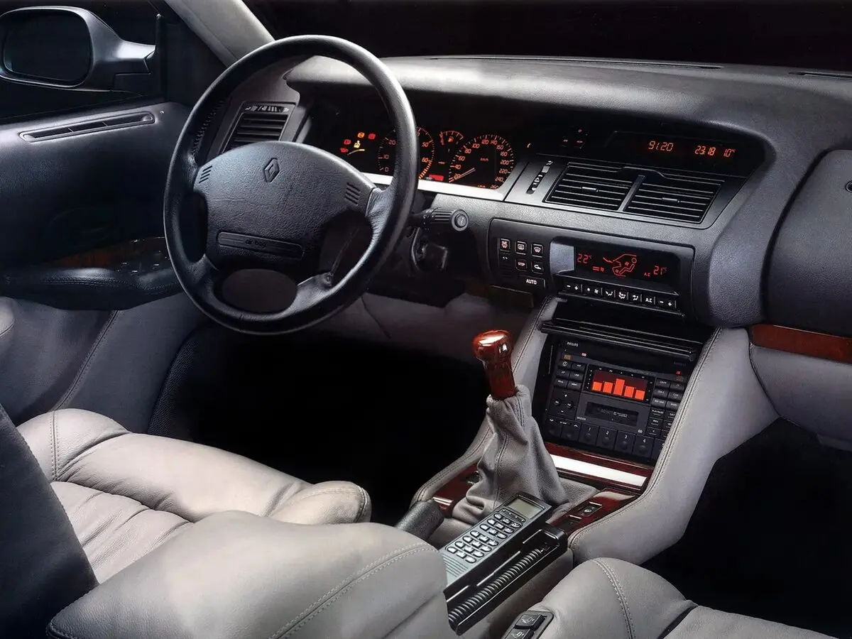 Renault Safrane I Лифтбек — 照片 7