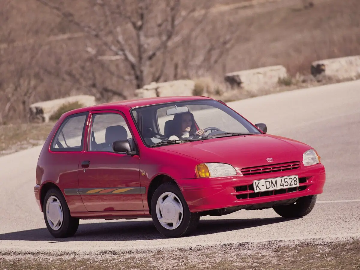 Toyota Starlet V (P90) Хэтчбек 5 дв. — 照片 3