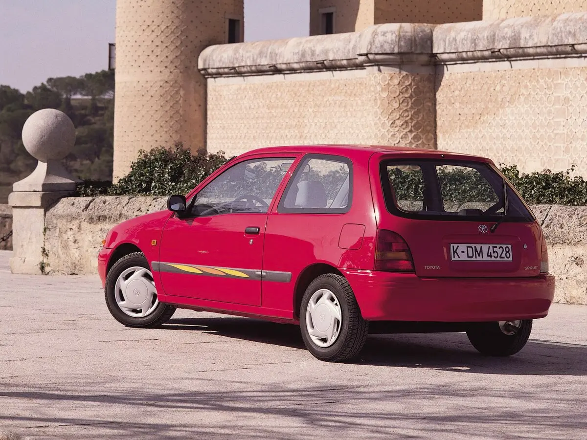 Toyota Starlet V (P90) Хэтчбек 5 дв. — 照片 4