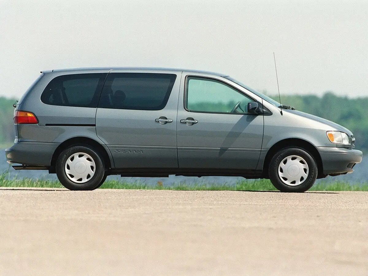 Toyota Sienna I Минивэн — фото 2