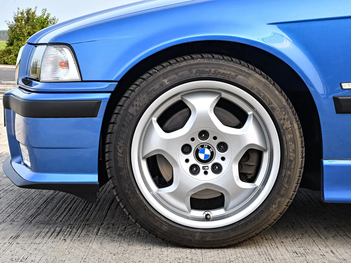 BMW M3 II (E36) Седан — сүрөт 12