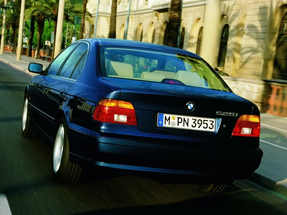 BMW 5 серии IV (E39) Рестайлинг Седан — фото 4