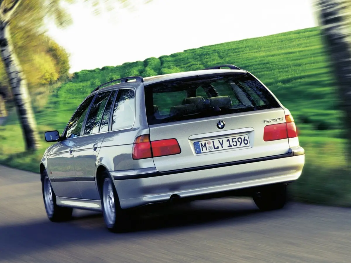 BMW 5 серии IV (E39) Универсал 5 дв. — фото 3