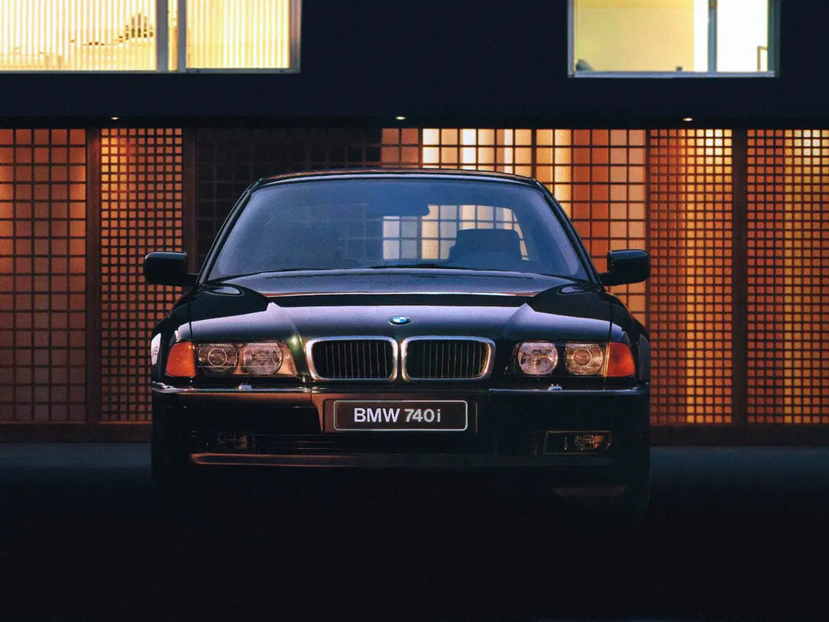 BMW 7 серии III (E38) Седан — photo 3