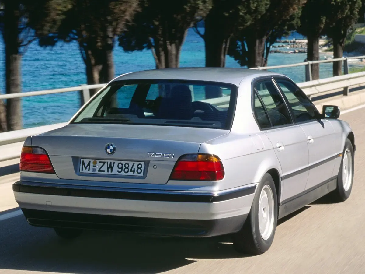 BMW 7 серии III (E38) Седан — photo 4