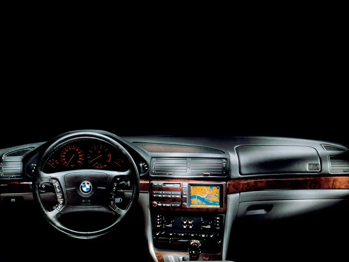 BMW 7 серии III (E38) Седан — photo 5