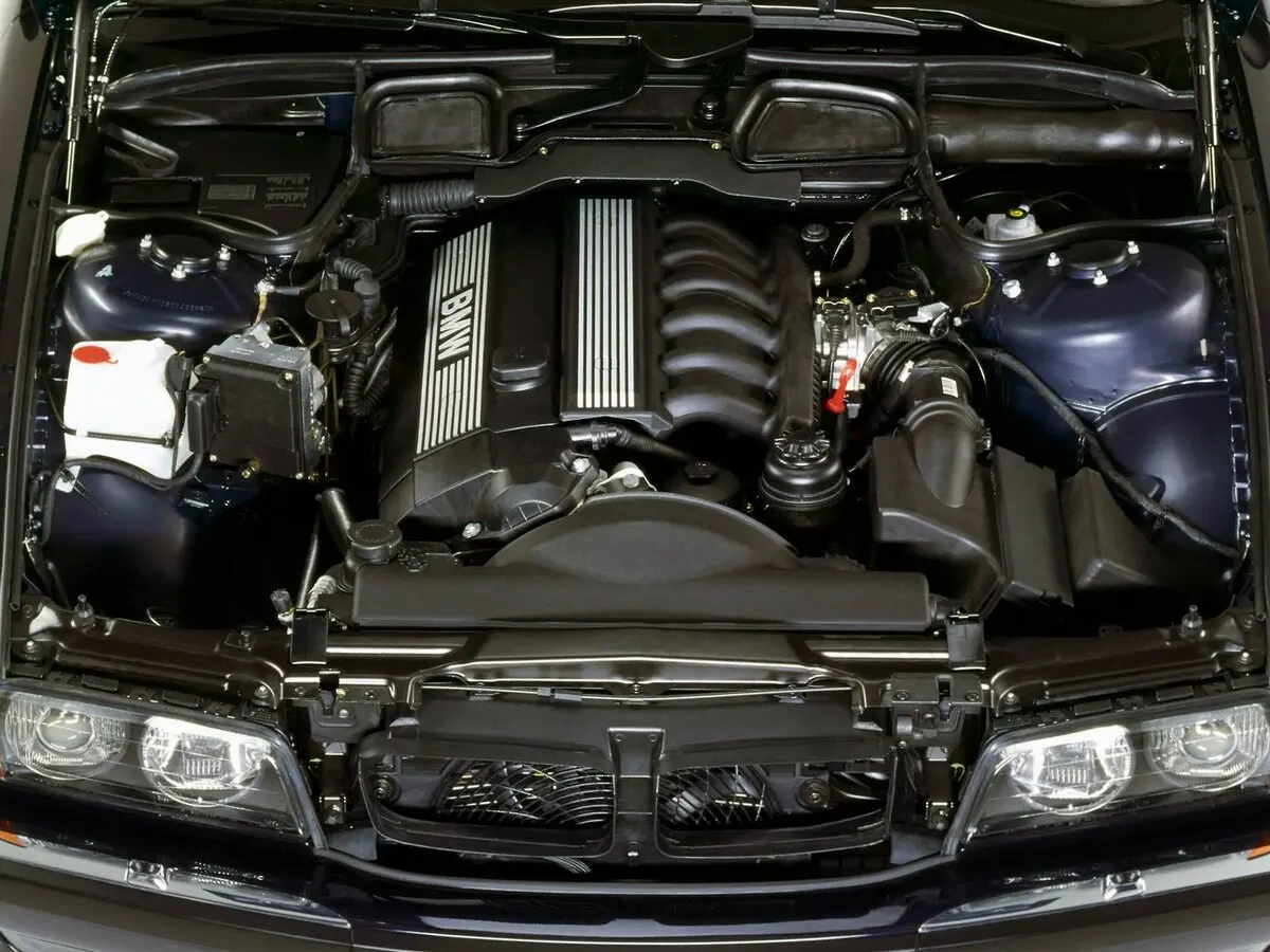 BMW 7 серии III (E38) Седан — photo 9