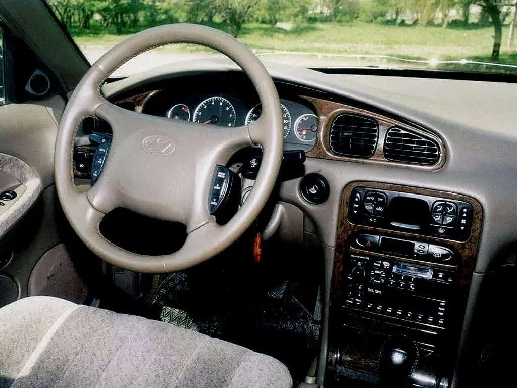 Hyundai Marcia 1995 – 1998 Седан — сүрөт 4