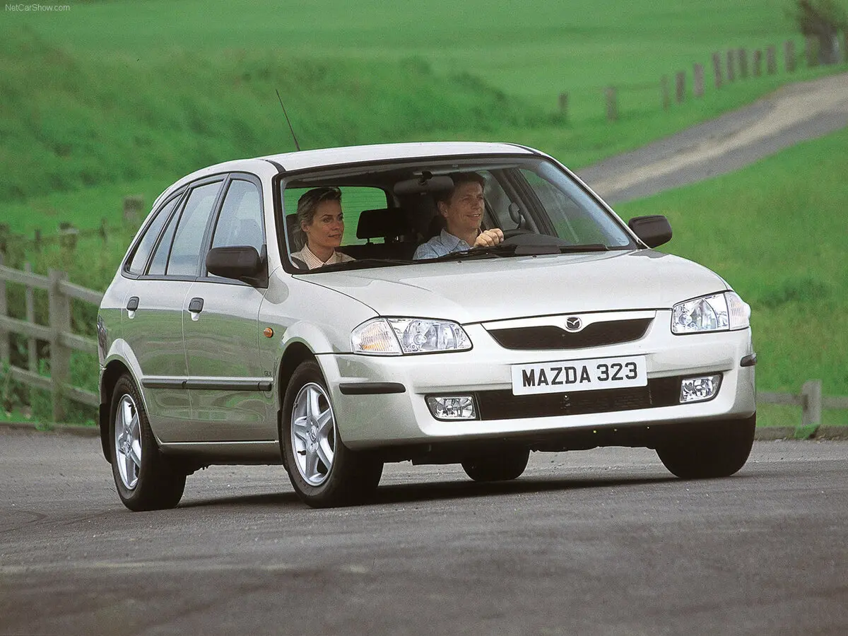 Mazda 323 VI (BJ) Универсал 5 дв. — фото 3