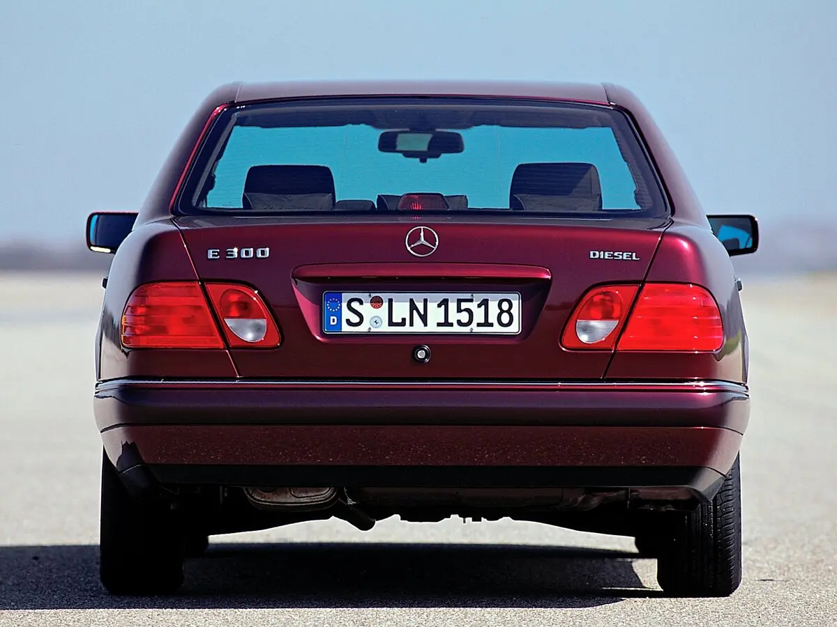 Mercedes-Benz E-Класс II (W210, S210) Седан — фото 4