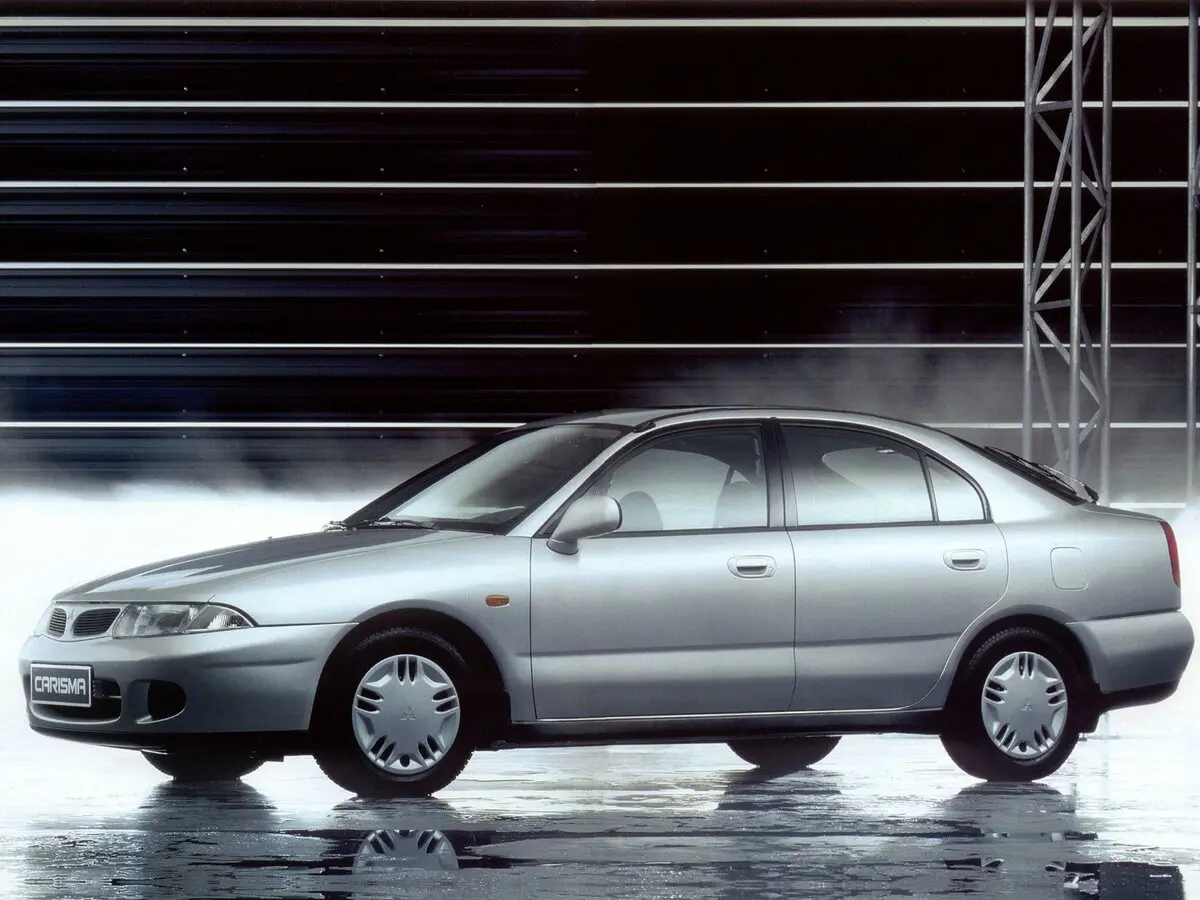 Mitsubishi Carisma I Лифтбек