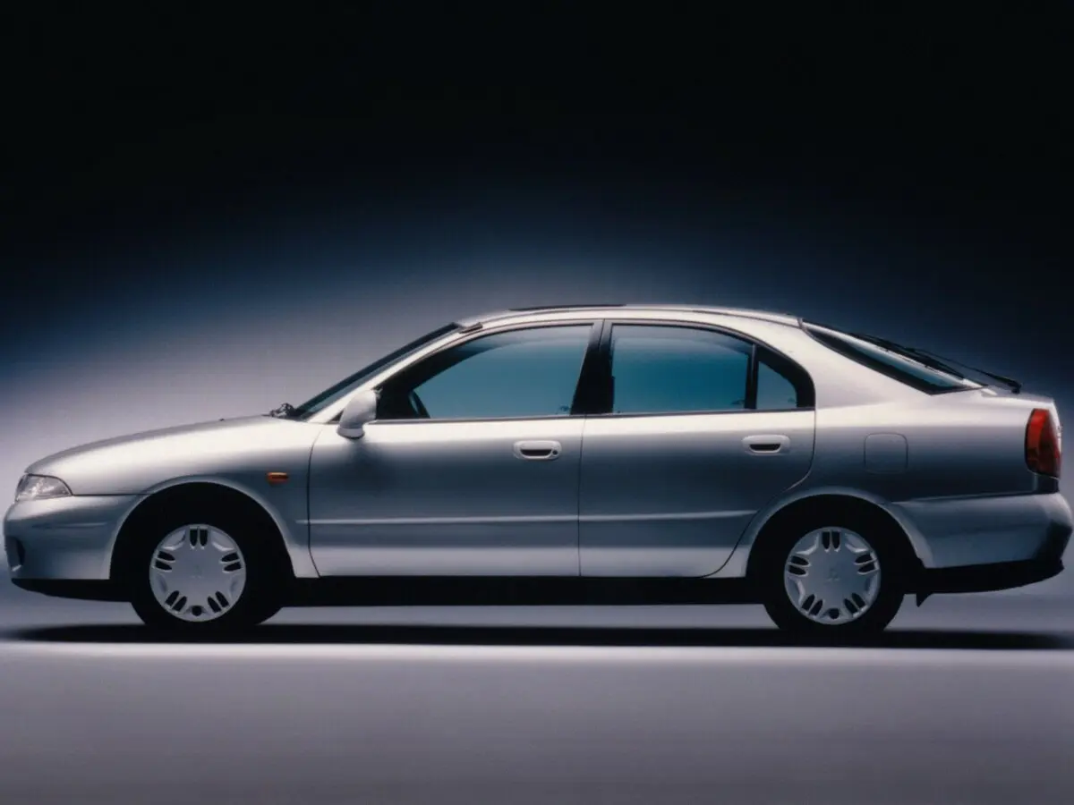 Mitsubishi Carisma I Лифтбек — сүрөт 2