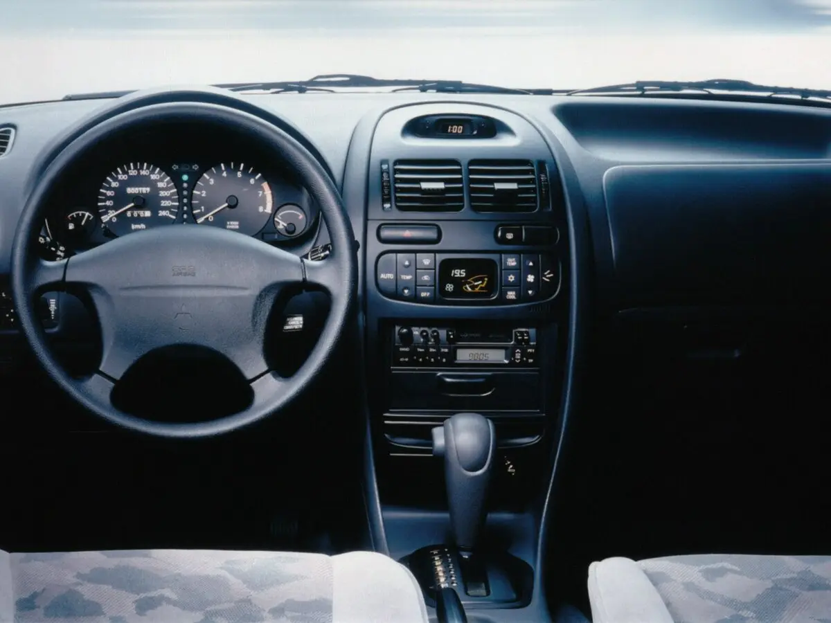 Mitsubishi Carisma I Лифтбек — сүрөт 5