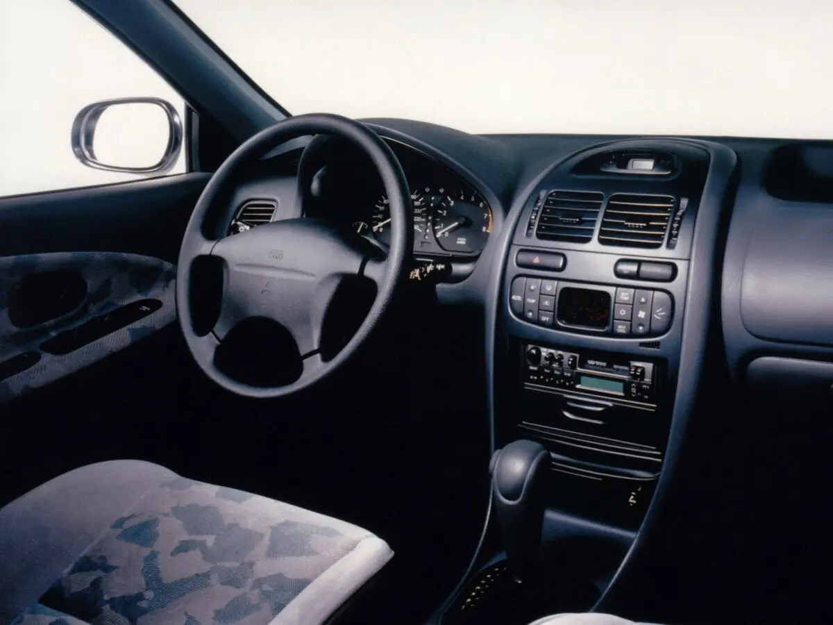 Mitsubishi Carisma I Лифтбек — сүрөт 6