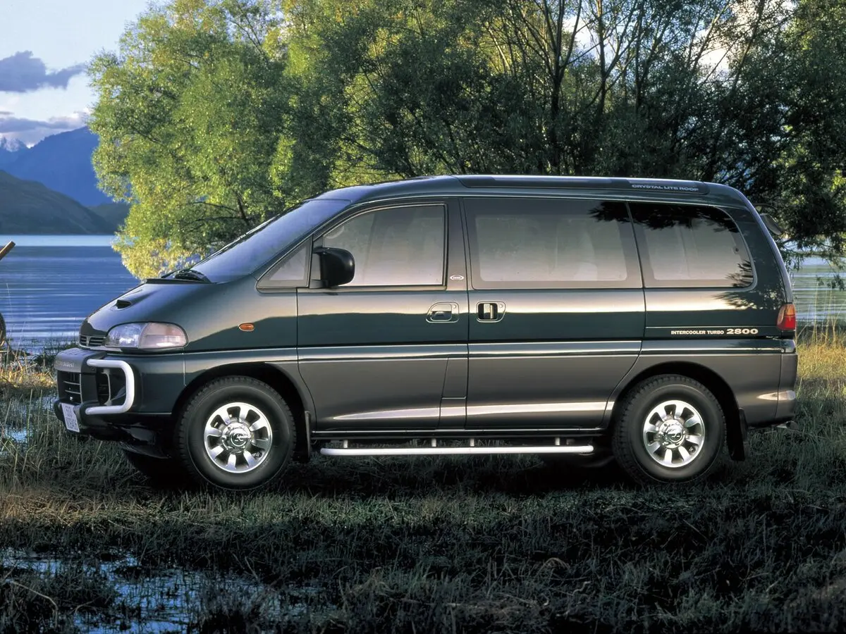Mitsubishi Space Gear I Минивэн — photo 2