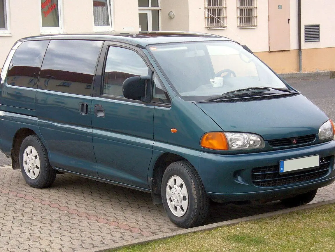 Mitsubishi Space Gear I Минивэн — photo 3