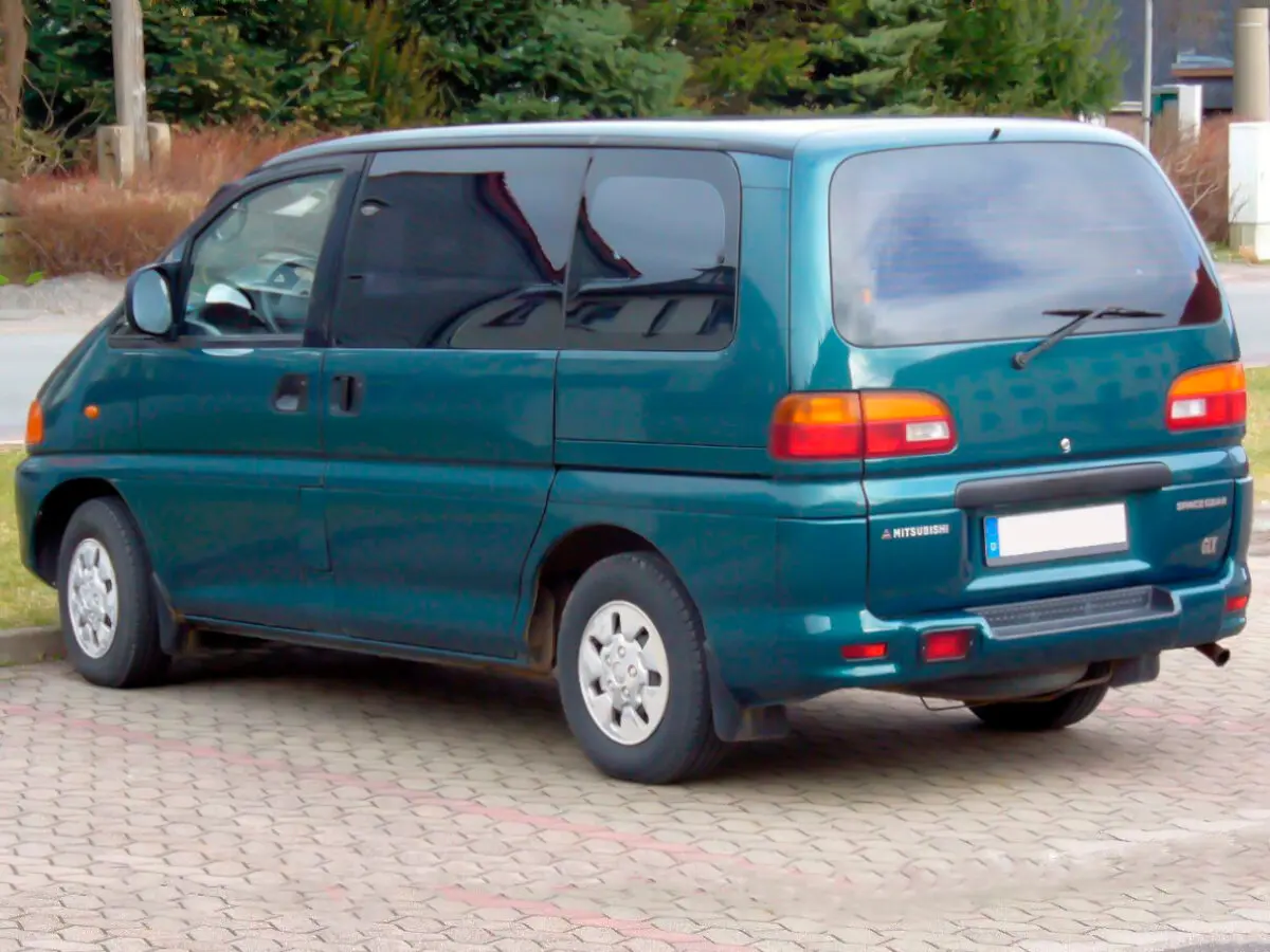 Mitsubishi Space Gear I Минивэн — photo 4