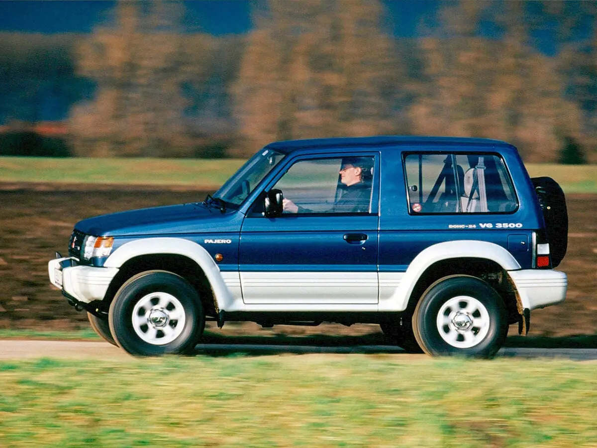 Mitsubishi Pajero II Внедорожник 3 дв. — 照片 2