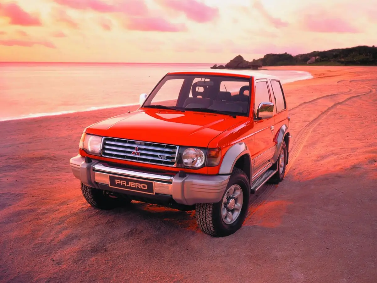 Mitsubishi Pajero II Внедорожник 3 дв. — 照片 3