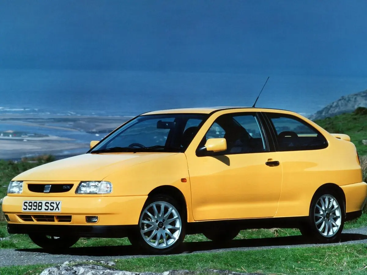 SEAT Cordoba I Купе