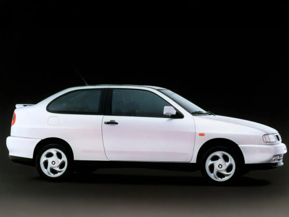 SEAT Cordoba I Купе — photo 2