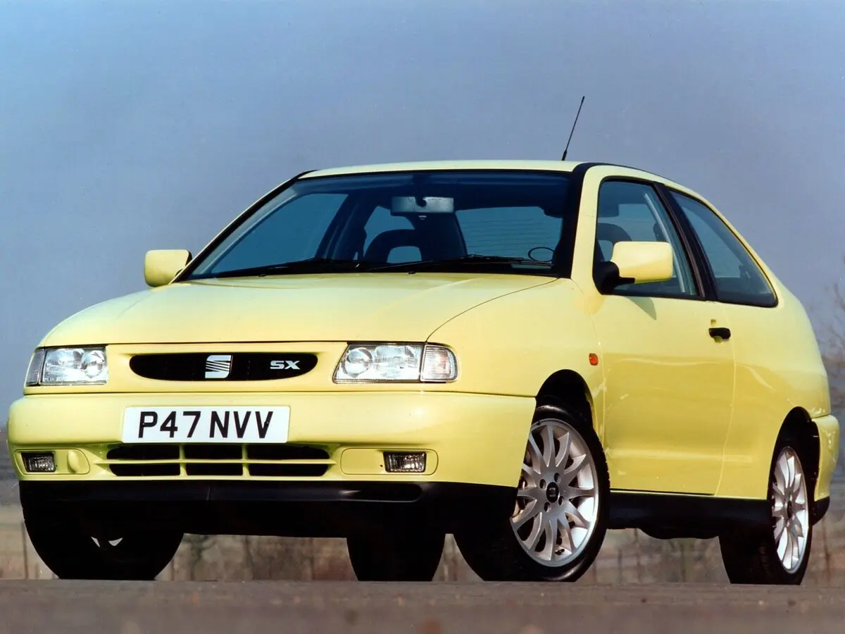 SEAT Cordoba I Купе — photo 3