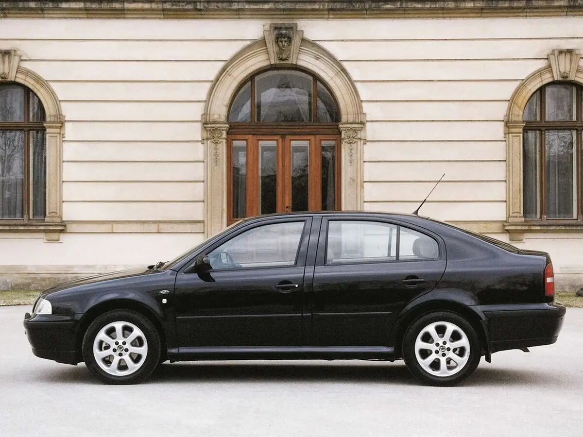 Skoda Octavia I (A4) Лифтбек — 照片 2